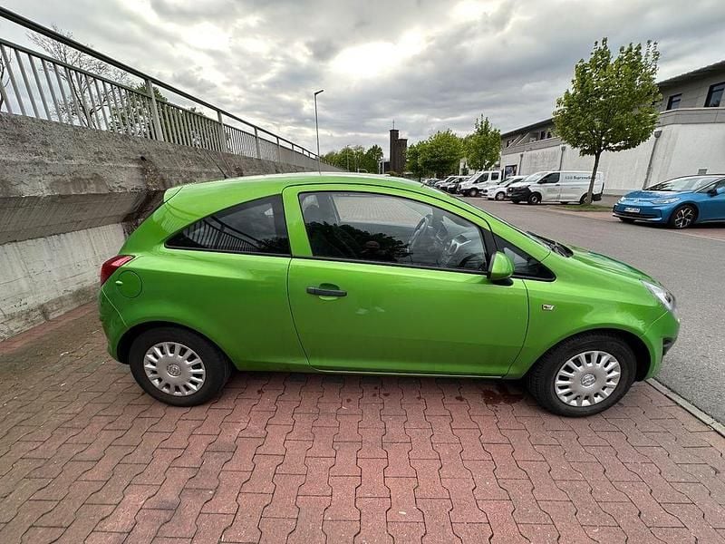 Używany Opel Corsa Selection 69 KM (50 kW) 2014 Zielony Hatchback