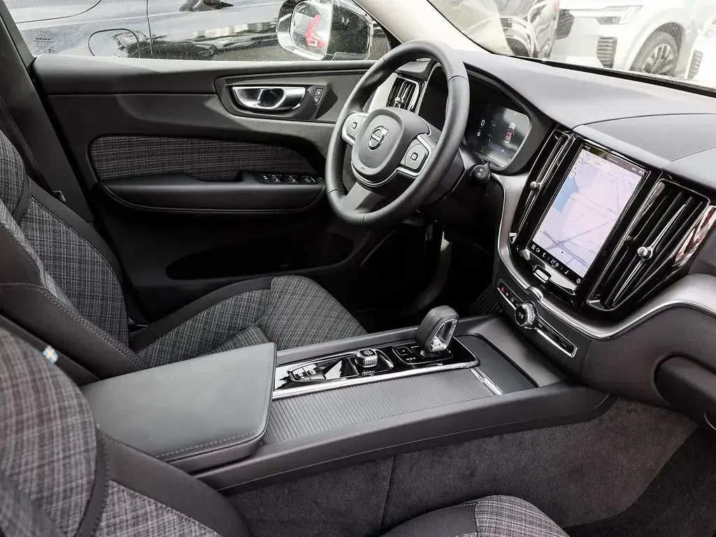Gebraucht Volvo XC60 Core 250 PS (183 kW) 2025 Schwarz SUV