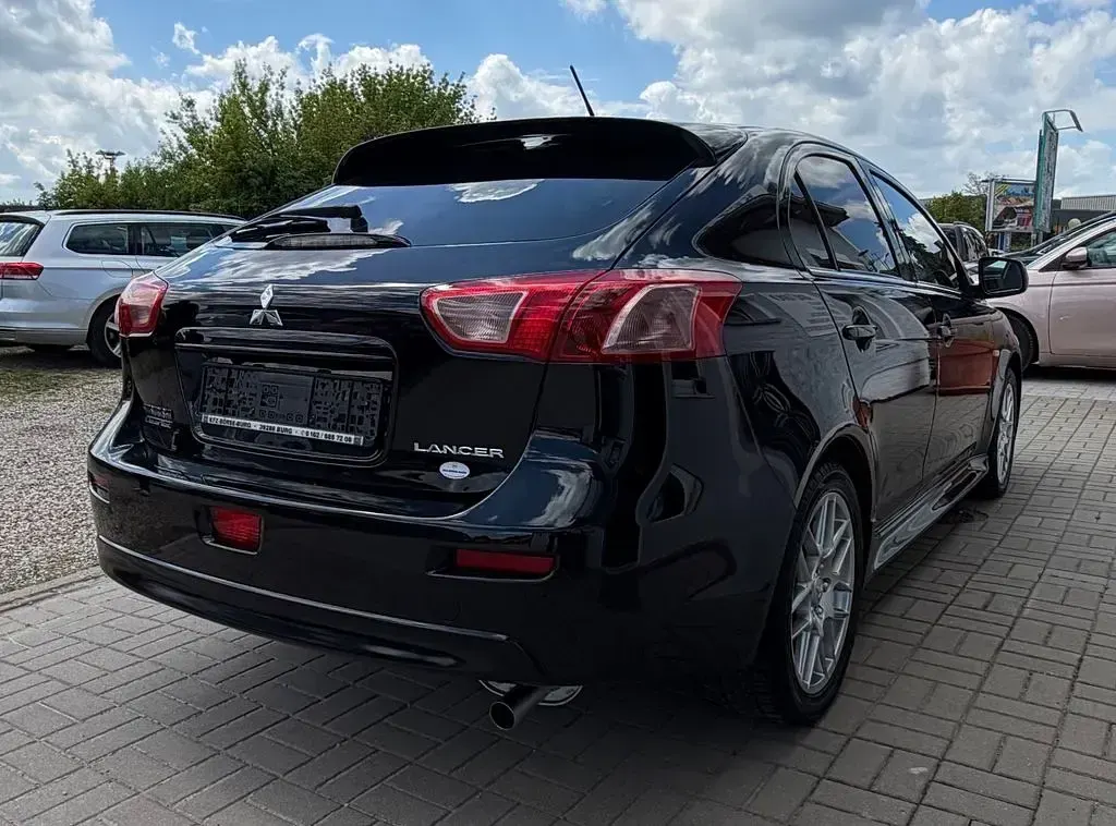 Gebraucht Mitsubishi Lancer Sportback 117 PS (86 kW) 2014 Schwarz Limousine
