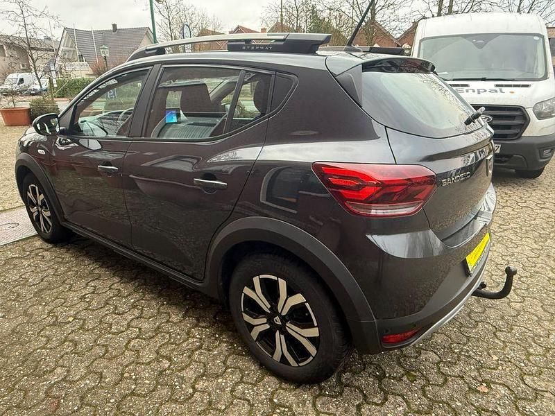 Gebraucht Dacia Sandero Stepway 101 PS (74 kW) 2023 Grau SUV