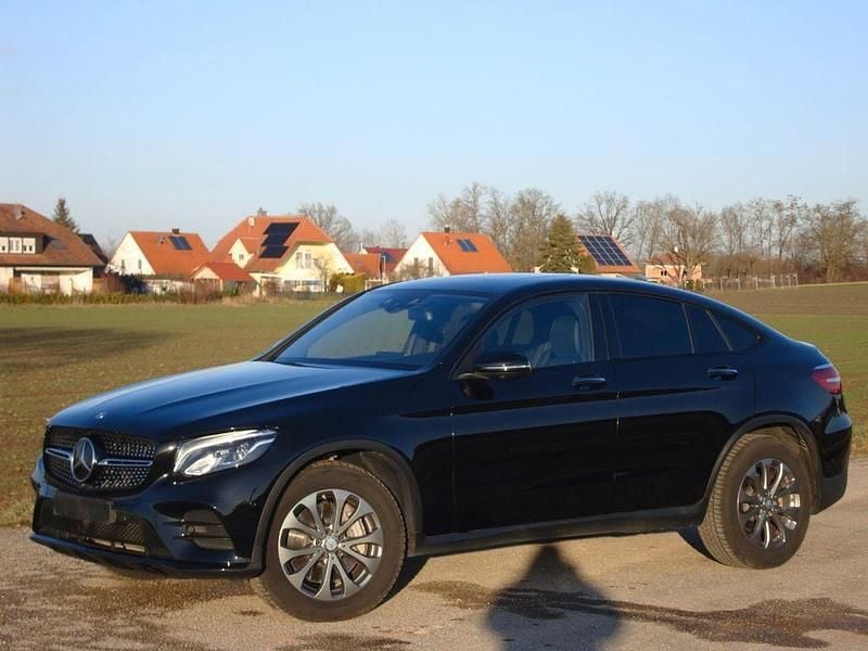 Schwarz Gebraucht 2017 Mercedes GLC250 AMG line Coupé | 29.990 € (Guter Preis) - Bild 1/4