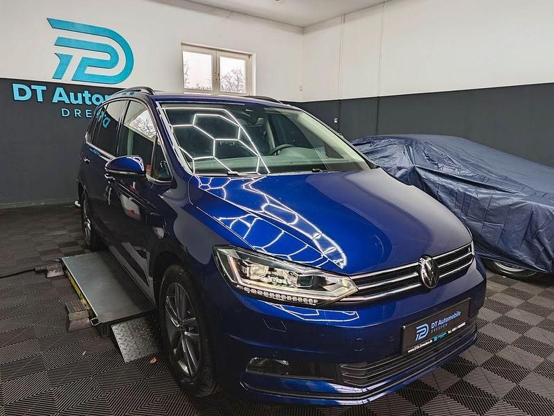Neu VW Touran 150 PS (110 kW) 2026 Blau Van / Kleinbus