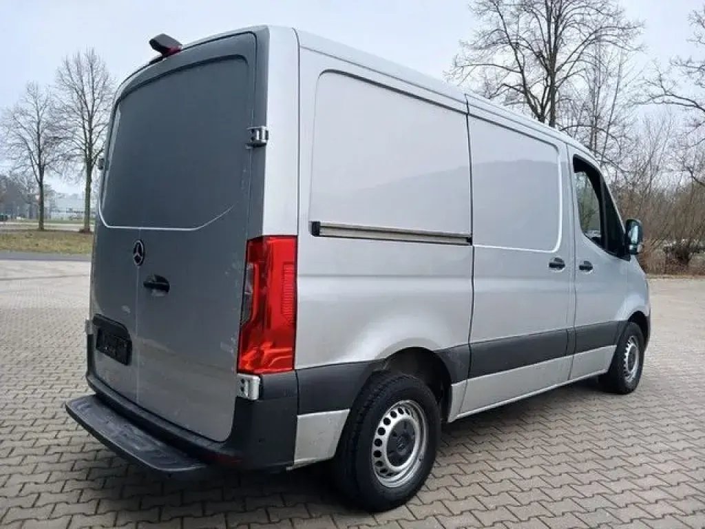 Gebraucht Mercedes Sprinter 143 PS (105 kW) 2020 Iridiumsilber mb 9775 (metallic) Van