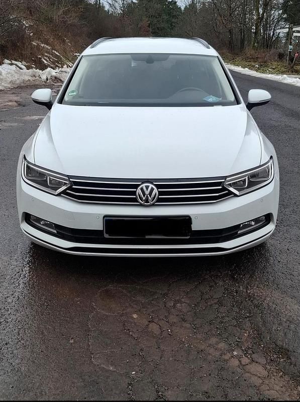 Weiß Gebraucht 2018 VW Passat Kombi | 11.999 € (Superpreis) - Bild 1/4