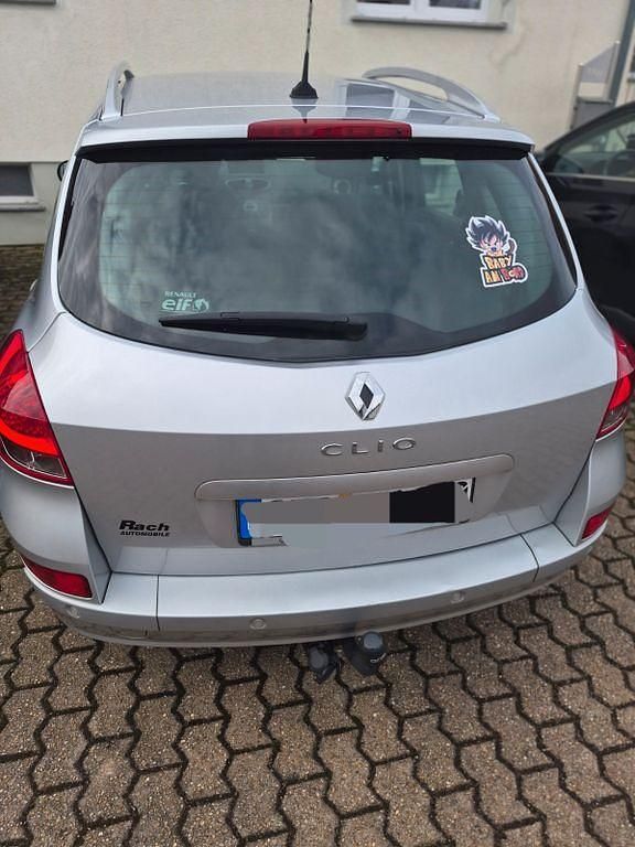 Gebraucht Renault Clio II Luxe 111 PS (81 kW) 2011 Silber Limousine