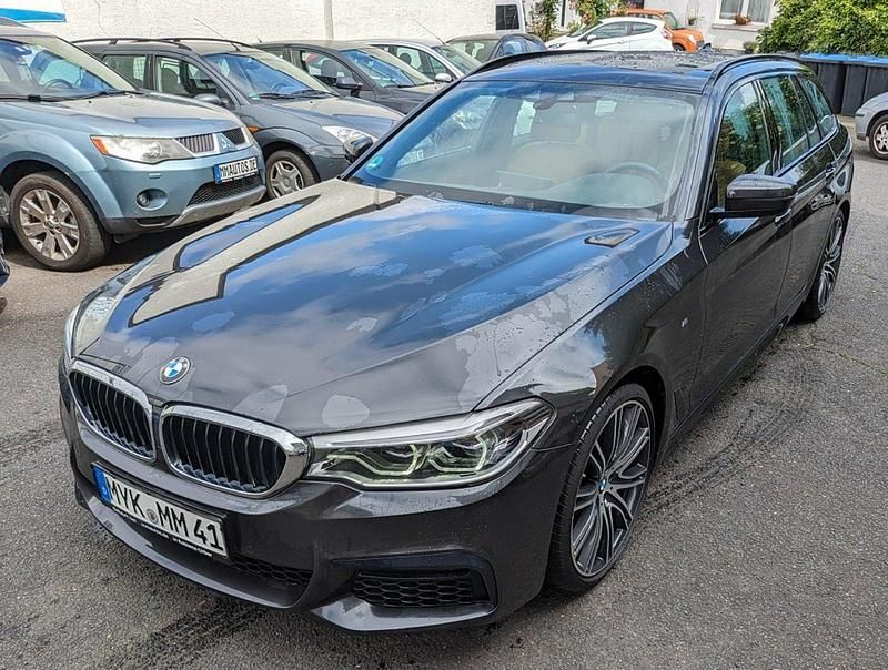 Grau Gebraucht 2020 BMW 530 M Sport Kombi | 27.989 € (Fairer Preis) - Bild 1/4