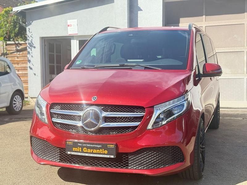 Rot Gebraucht 2019 Mercedes 300 Edition Van / Kleinbus | 27.999 € - Bild 1/4