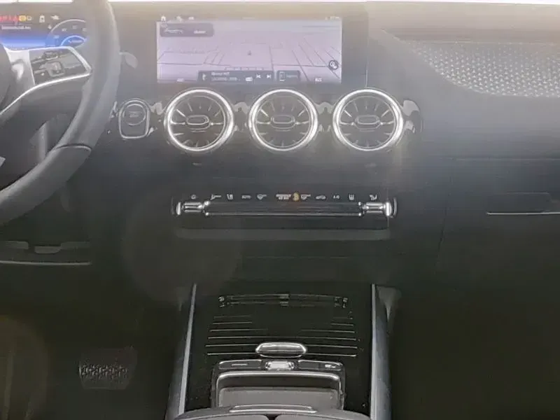 Gebraucht Mercedes EQA300 Advanced 167 kW (228 PS) 2025 Grau SUV