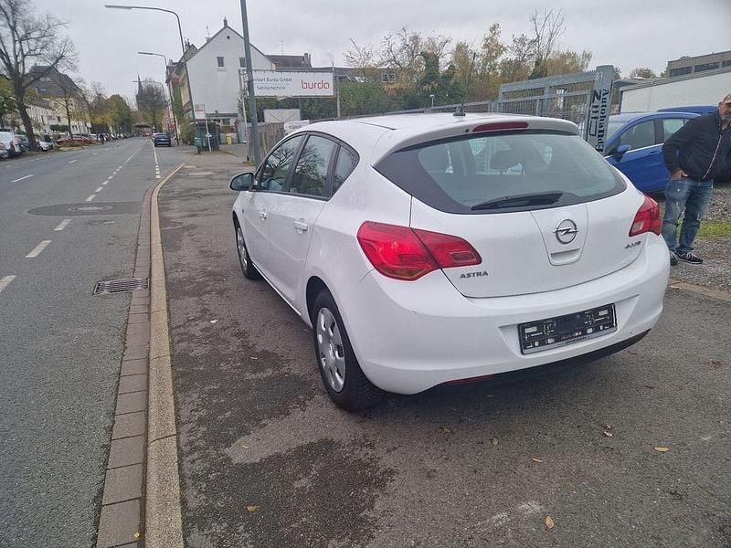 Gebraucht Opel Astra Design Edition 87 PS (63 kW) 2012 Weiß Limousine
