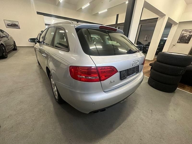 Gebraucht Audi A4 Attraction 120 PS (88 kW) 2011 Silber Kombi