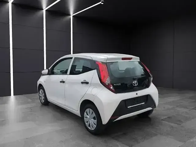 Gebraucht Toyota Aygo Business Edition 72 PS (52 kW) 2018 Weiss Kleinwagen