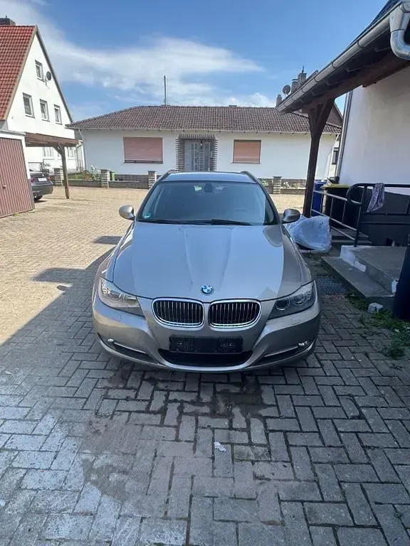 Gebraucht BMW 318 143 PS (105 kW) 2011 Braun Kombi