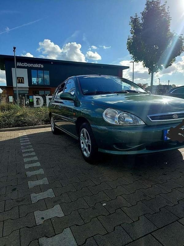 Gebraucht Kia Rio 82 PS (60 kW) 2002 Limousine