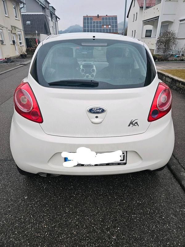 Gebraucht Ford Ka Cool & Sound Edition 69 PS (50 kW) 2016 Weiß Kleinwagen