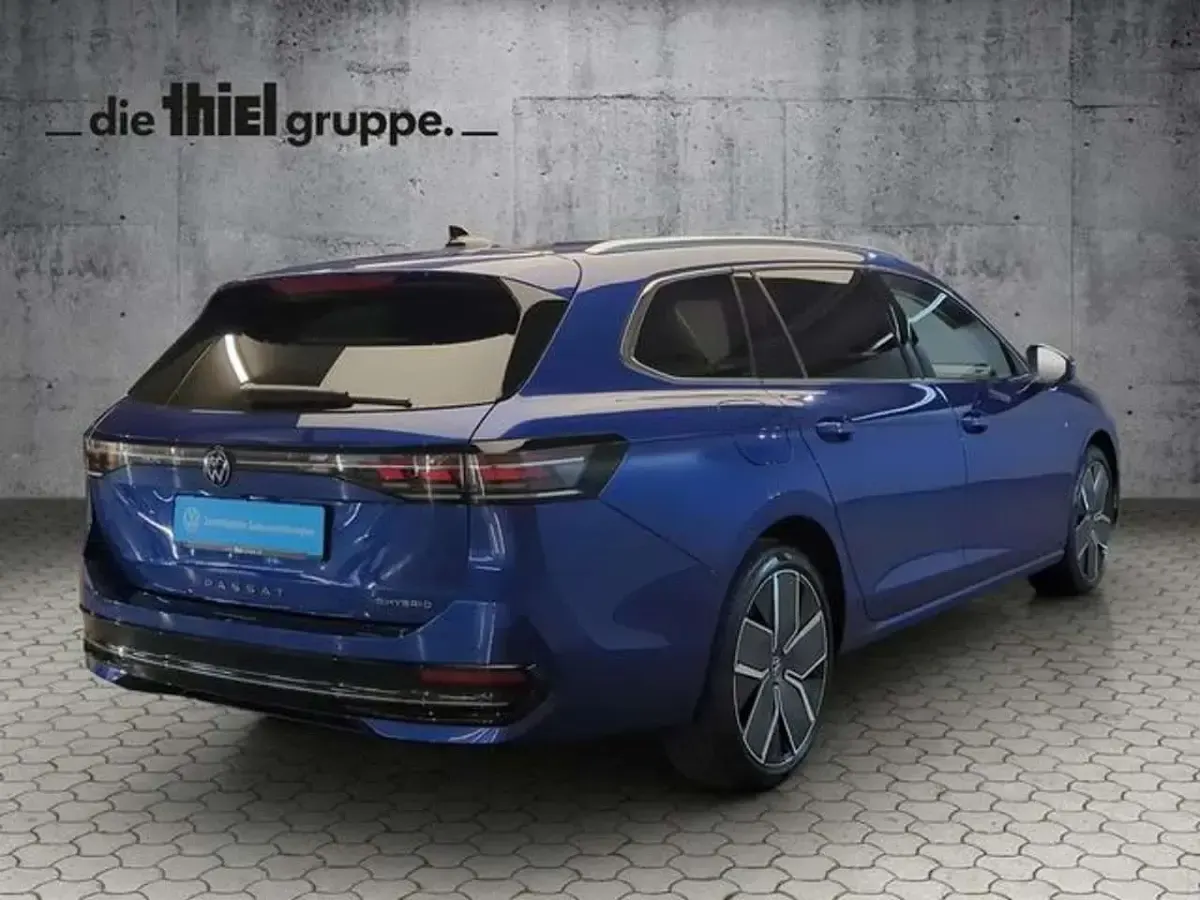 Gebraucht VW Passat Elegance 272 PS (200 kW) 2025 Blau Kombi