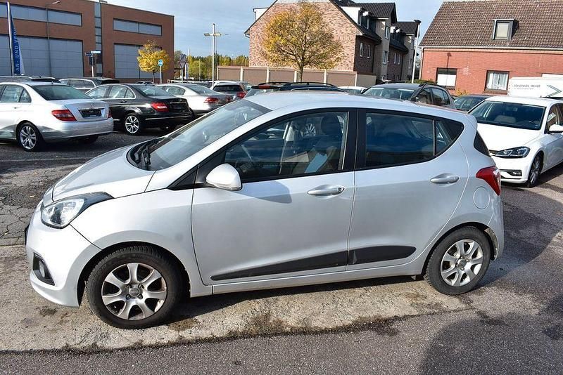 Gebraucht Hyundai i10 Style 87 PS (63 kW) 2016 Silber Kleinwagen