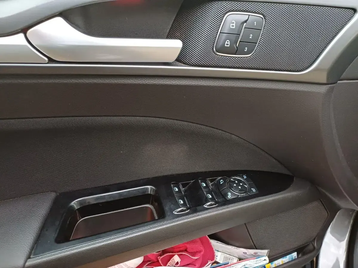 Gebraucht Ford Mondeo Titanium 179 PS (131 kW) 2017 Grau Kombi
