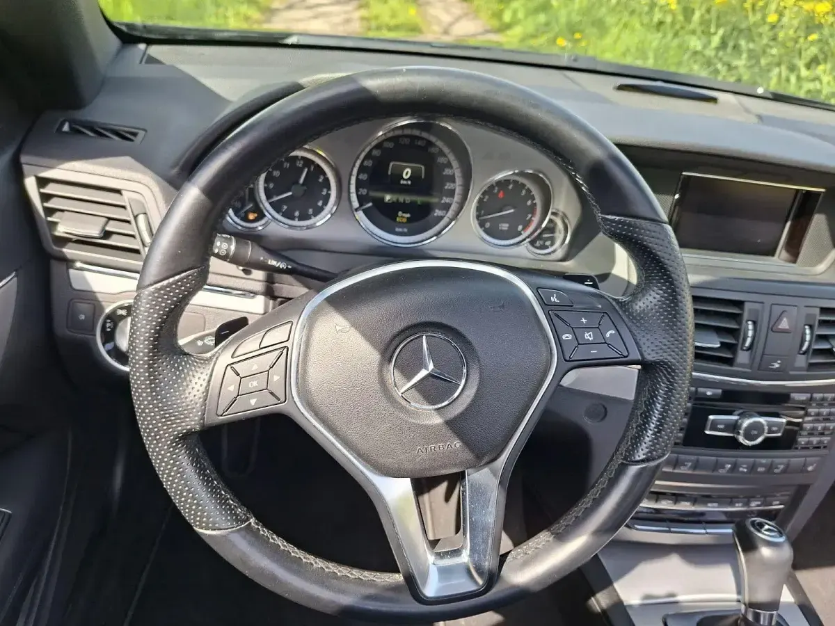 Second-hand Mercedes E250 AMG 204 CP (150 kW) 2013 Negru Cabrio