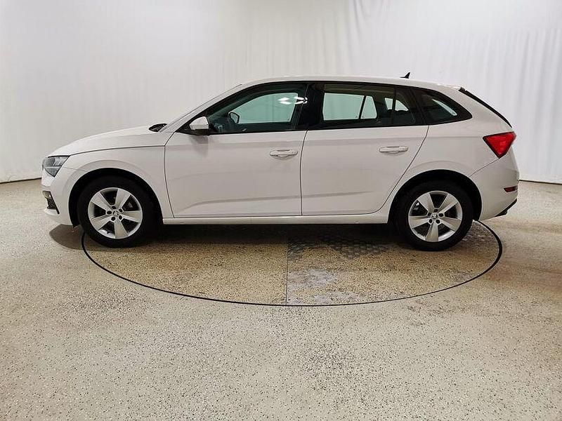 Gebraucht Skoda Scala Cool Plus 95 PS (69 kW) 2021 Candyweiss Kleinwagen