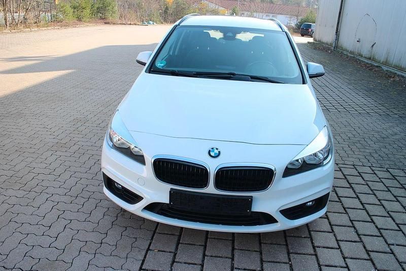 Gebraucht BMW 218 Active Tourer Basis 150 PS (110 kW) 2015 Weiß Van / Kleinbus