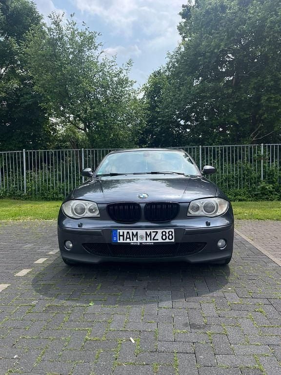 Grau Gebraucht 2006 BMW 118 Kleinwagen | 2.250 € (Guter Preis) - Bild 1/4