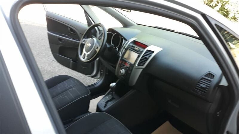 Gebraucht Kia Venga DREAM-TEAM Edition 125 PS (91 kW) 2015 Silber / kirunasilber / metallic Kleinwagen