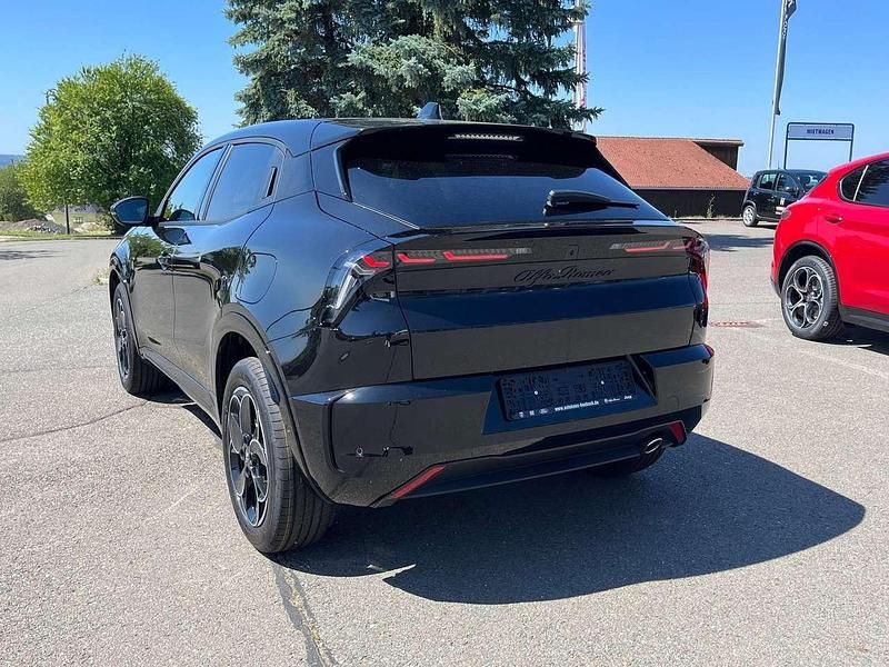 Neu Alfa Romeo Junior 145 PS (106 kW) 2026 Nero tortona unilackierung SUV