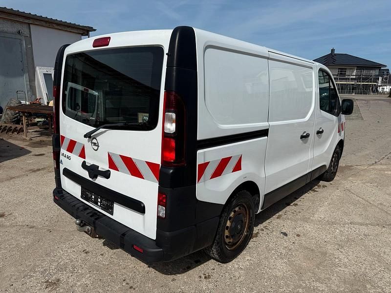 Gebraucht Opel Vivaro 120 PS (88 kW) 2017 Weiß Van / Kleinbus