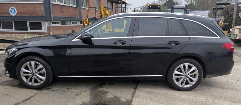 Gebraucht Mercedes C220 194 PS (142 kW) 2019 Schwarz Kombi