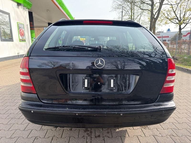 Second-hand Mercedes C180 143 CP (105 kW) 2007 Negru Break