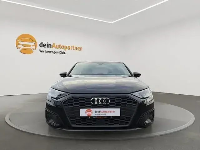 Gebraucht Audi A3 Basis 116 PS (85 kW) 2023 Schwarz Limousine