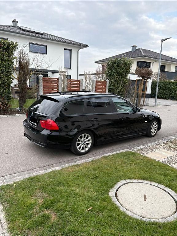 Gebraucht BMW 320 Sport Line 184 PS (135 kW) 2011 Schwarz Kombi