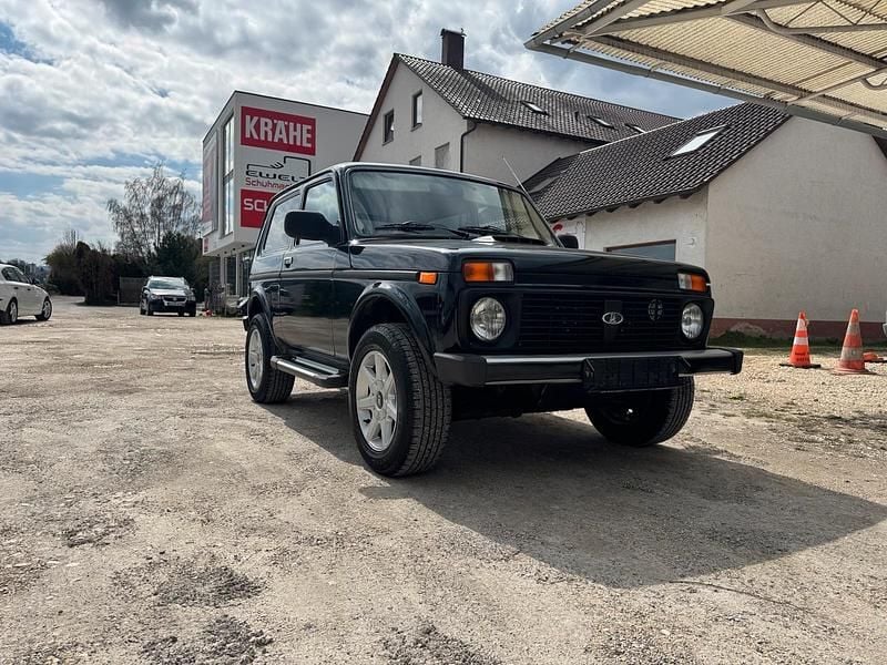 Second-hand Lada niva 83 CP (61 kW) 2012 Verde SUV