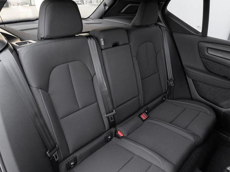 Neu Volvo XC40 Core 185 kW (252 PS) 2025 Silber SUV