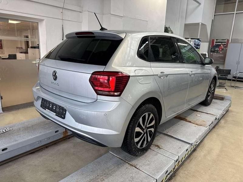 Gebraucht VW Polo Active 95 PS (69 kW) 2021 Reflexsilber metallic Kleinwagen