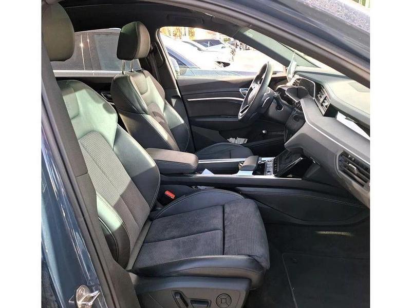 Gebraucht Audi Q8 Sportback e-tron 300 kW (408 PS) 2023 Plasmablau (metallic) SUV