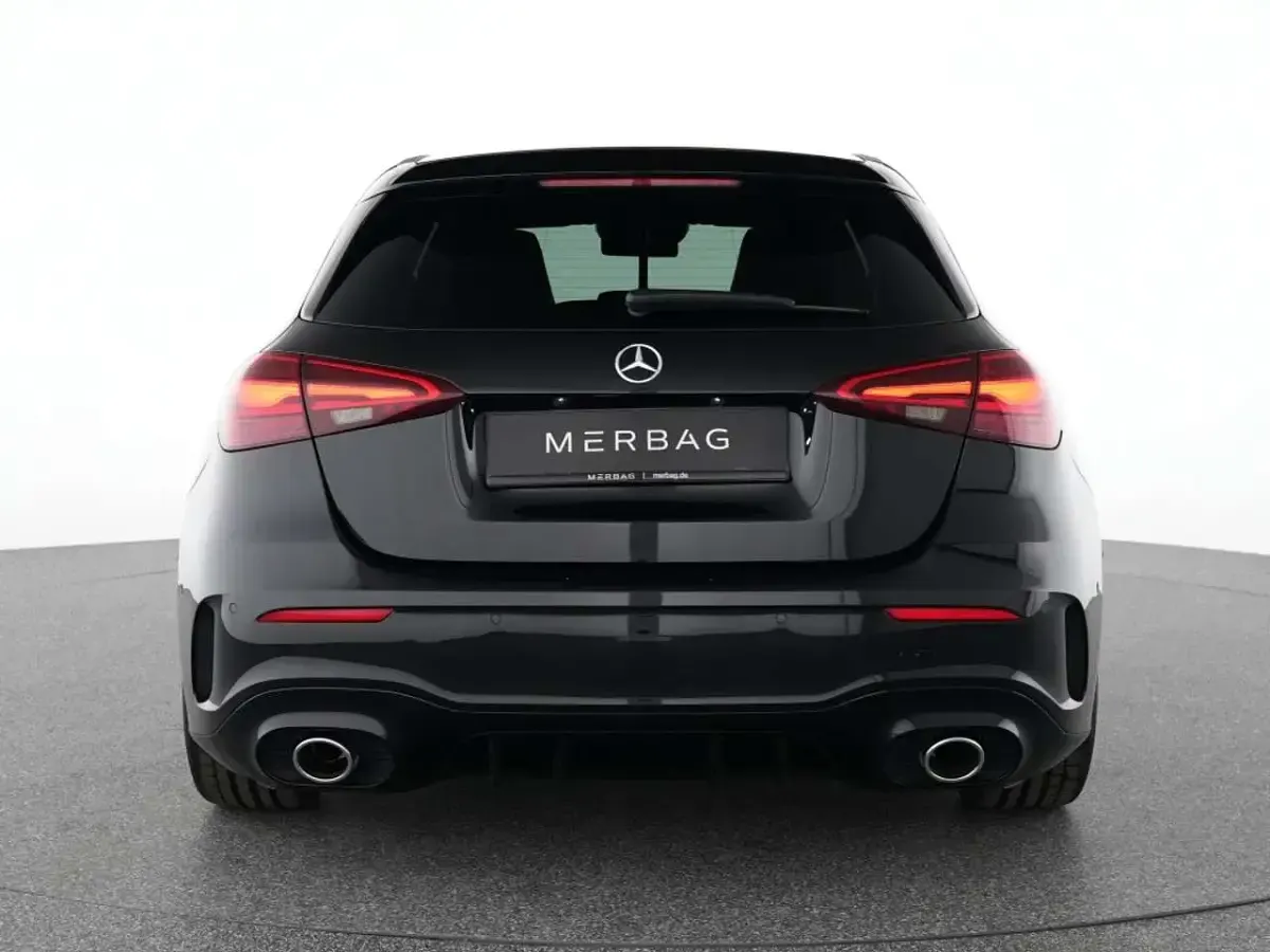 Gebraucht Mercedes A35 AMG Premium 306 PS (225 kW) 2023 Metalliclack kosmosschwarz Limousine