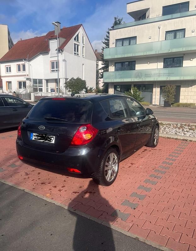 Gebraucht Kia Ceed 109 PS (80 kW) 2008 Schwarz Kleinwagen