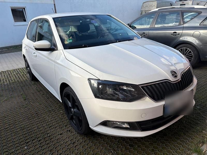 Weiß Gebraucht 2015 Skoda Fabia Active Kleinwagen | 7.000 € (Guter Preis) - Bild 1/4