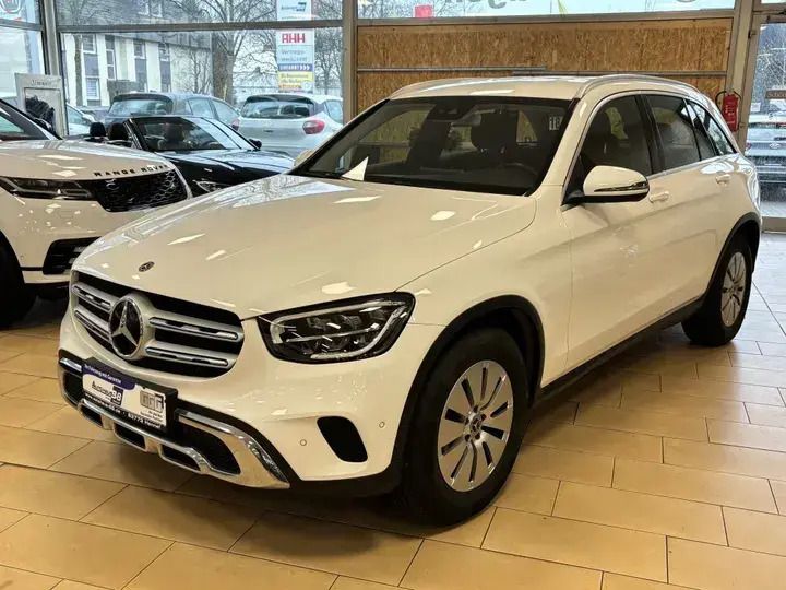 Weiß polarweiss unilack Gebraucht 2020 Mercedes GLC200 Business SUV | 28.000 € (Guter Preis) - Bild 1/4