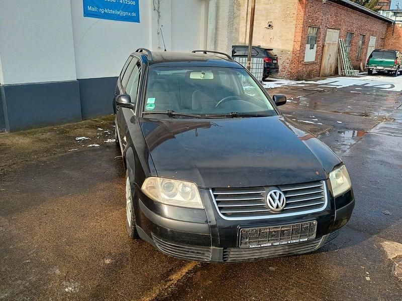 Schwarz Gebraucht 2002 VW Passat Basis Kombi | 1.790 € (Etwas zu teuer) - Bild 1/4