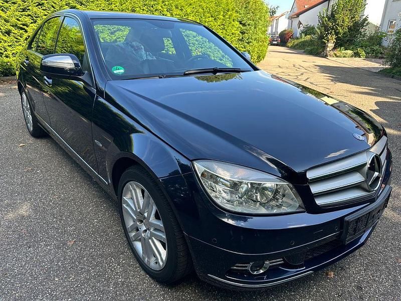 Tansanitblau Gebraucht 2008 Mercedes C200 Avantgarde Limousine | 7.990 € (Fairer Preis) - Bild 1/4