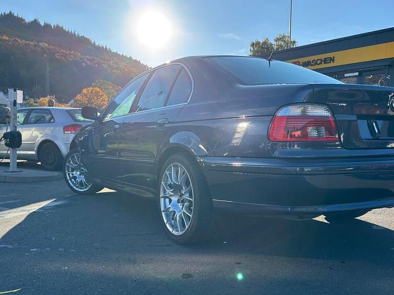 Gebraucht BMW 525 Sport Line 192 PS (141 kW) 2001 Blau Limousine