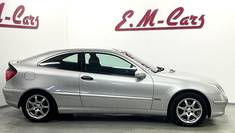 Second-hand Mercedes C180 143 CP (105 kW) 2003 Argintiu Coupe