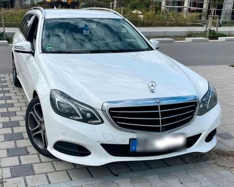 Weiß Gebraucht 2015 Mercedes E220 Kombi | 10.000 € (Guter Preis) - Bild 1/4