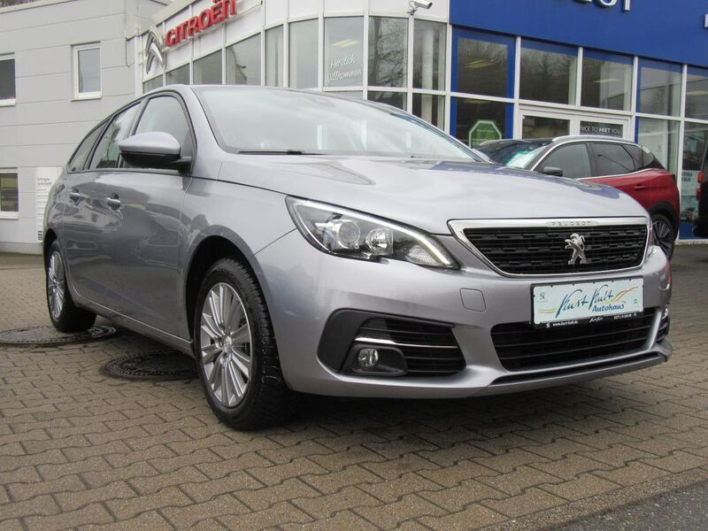 Artensesilber (metallic) Gebraucht 2021 Peugeot 308 Active Kombi | 20.390 € (Fairer Preis) - Bild 1/4