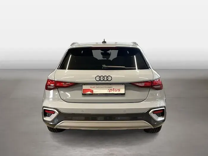 Gebraucht Audi A3 Sport 150 PS (110 kW) 2025 Pfeilgrau perleffekt Limousine