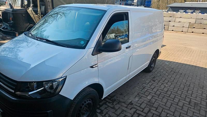 Gebraucht VW Transporter 102 PS (75 kW) 2018 Weiß Van