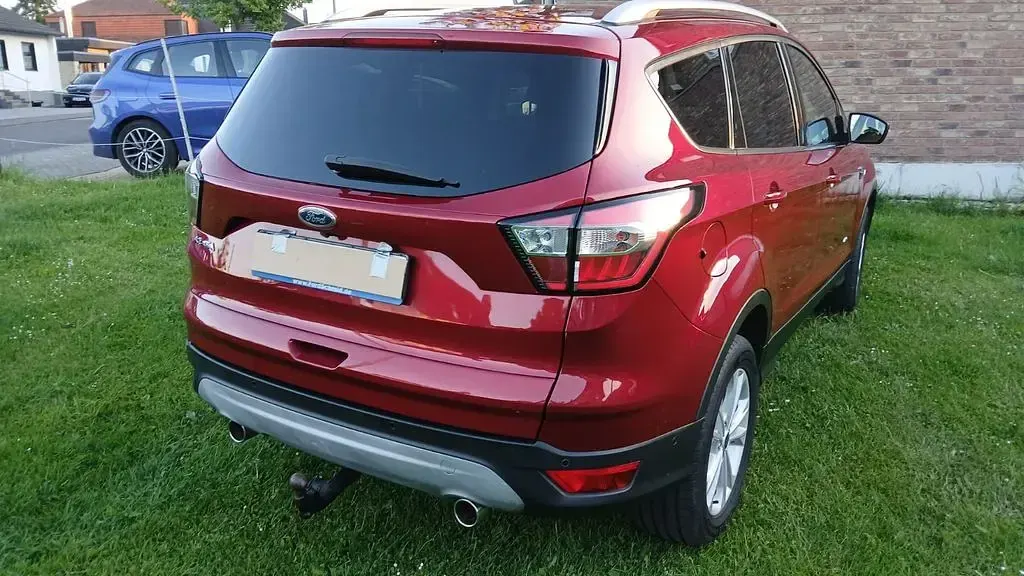 Gebraucht Ford Kuga Titanium 150 PS (110 kW) 2017 Rot SUV