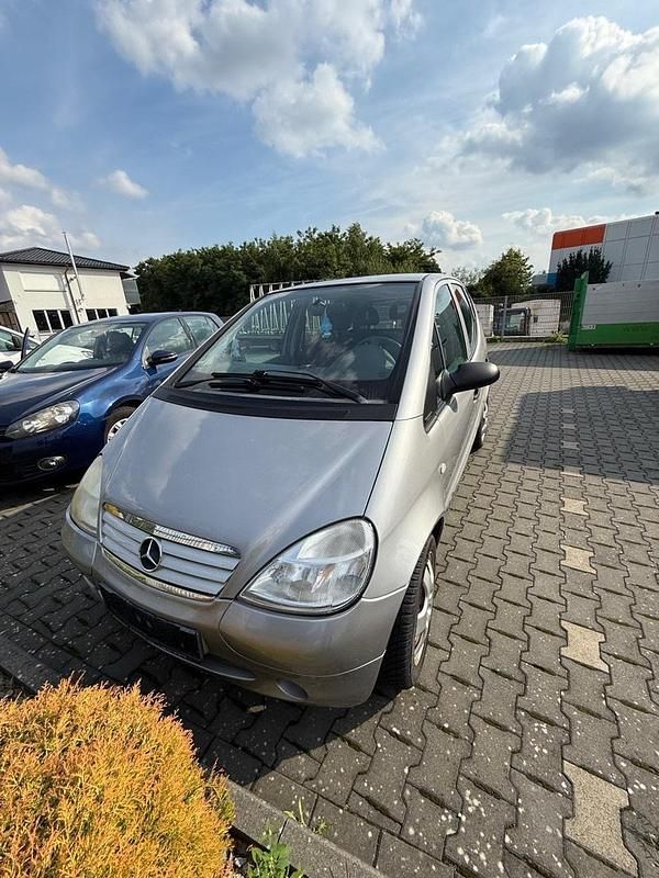 Grau Gebraucht 2000 Mercedes A170 Limousine | 600 € (Fairer Preis) - Bild 1/4